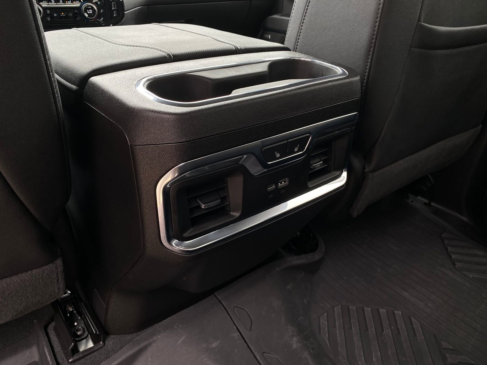 Used 2025 Chevrolet Silverado 2500 LTZ w/ LTZ Premium Package image 34