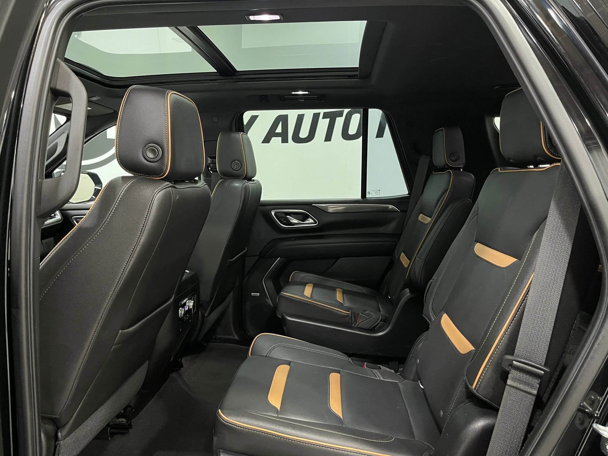 Used 2021 GMC Yukon AT4 w/ Technology Package AWD/4WD image 29