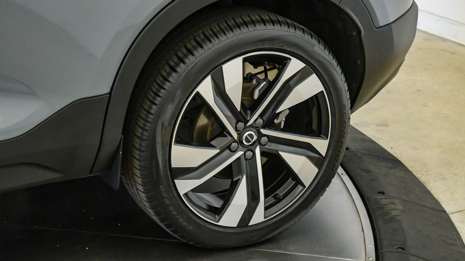 Certified 2023 Volvo XC40 B5 Plus w/ Protection Package Premier AWD/4WD image 11