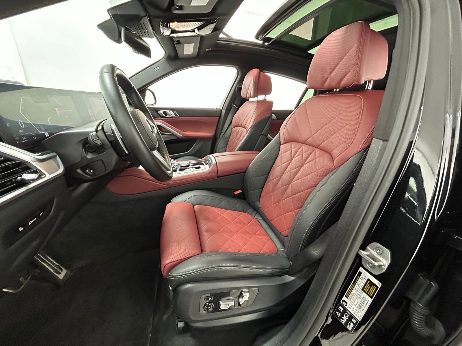 Used 2025 BMW X6 xDrive40i w/ Climate Comfort Package image 29