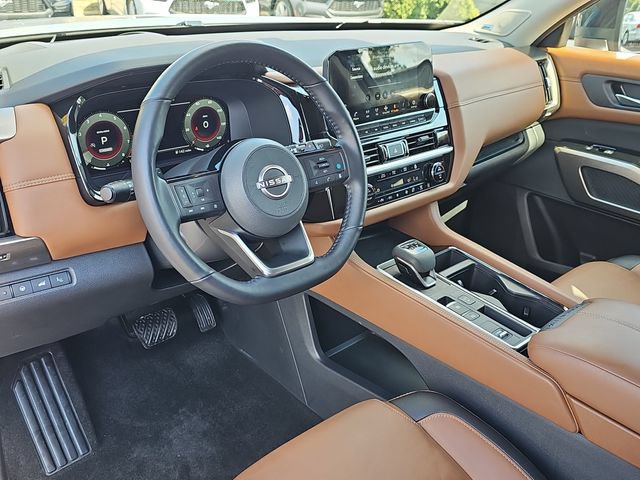Used 2025 Nissan Pathfinder Platinum FWD image 17