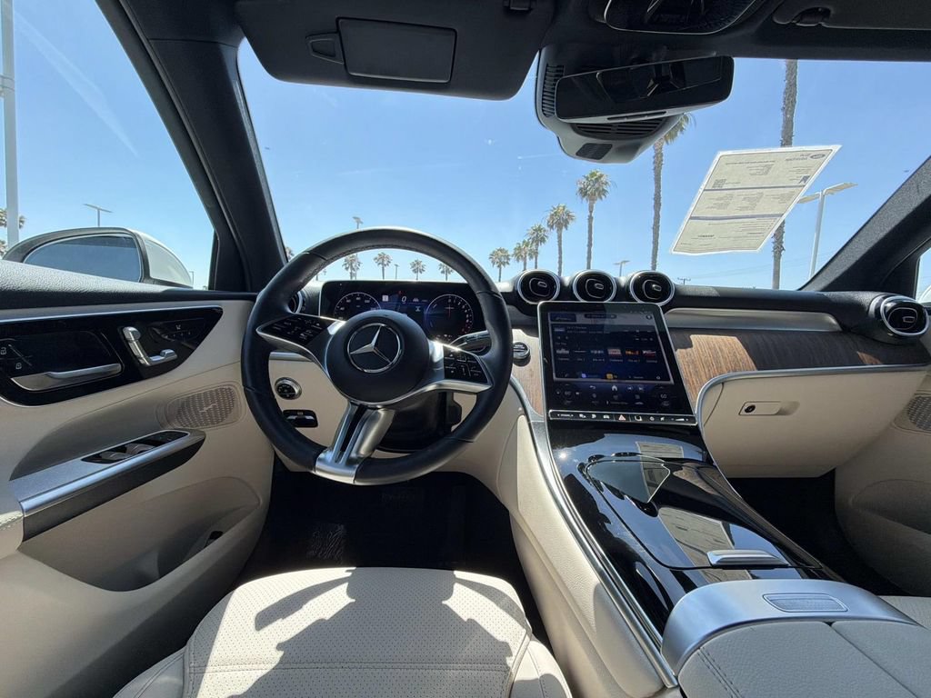 Used 2025 Mercedes-Benz GLC 350e 4MATIC image 15