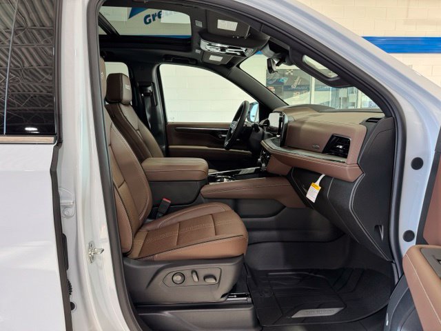 New 2027 Chevrolet Suburban High Country w/ Sun And Tow Package AWD/4WD image 15
