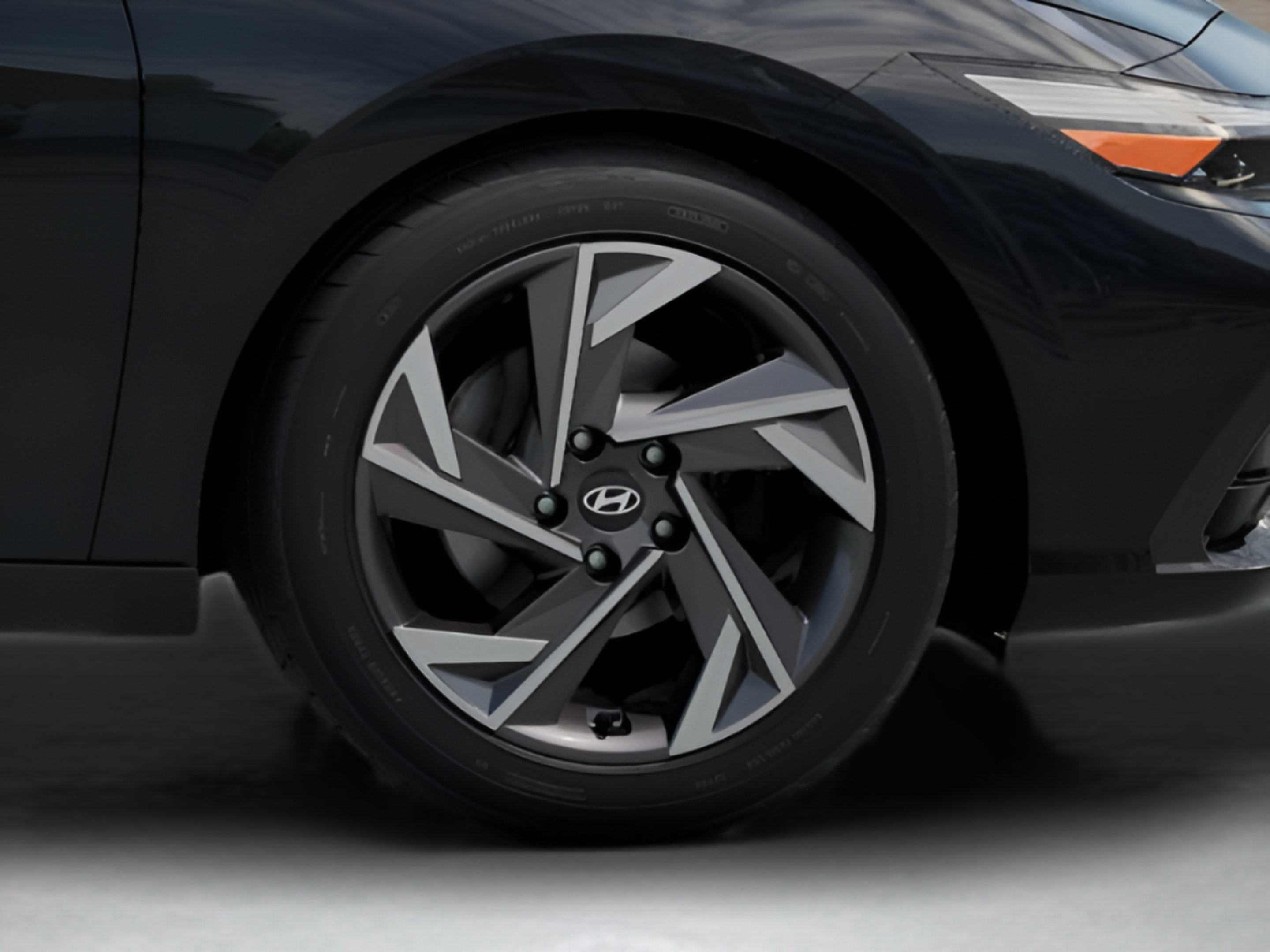 New 2026 Hyundai Elantra Limited FWD image 15