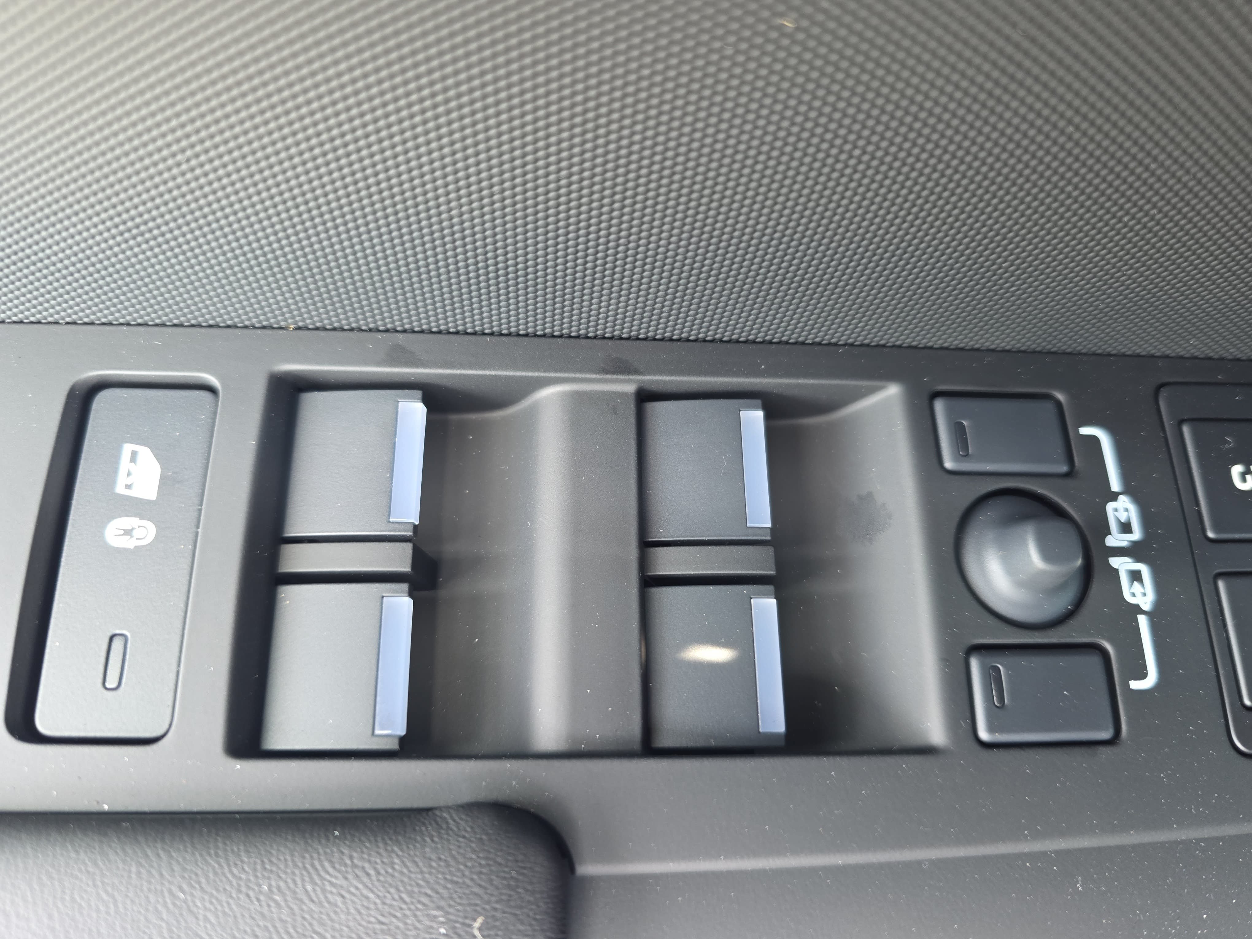 New 2026 Land Rover Defender 110 X-Dynamic SE AWD/4WD image 27