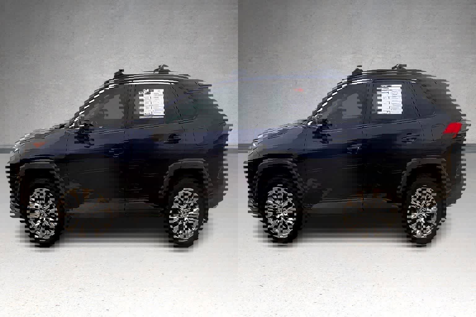 Used 2020 Toyota RAV4 XLE Premium image 3