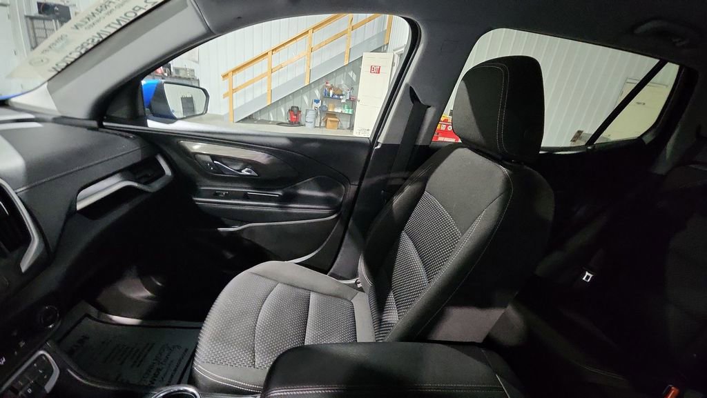 Used 2024 GMC Terrain SLE image 11
