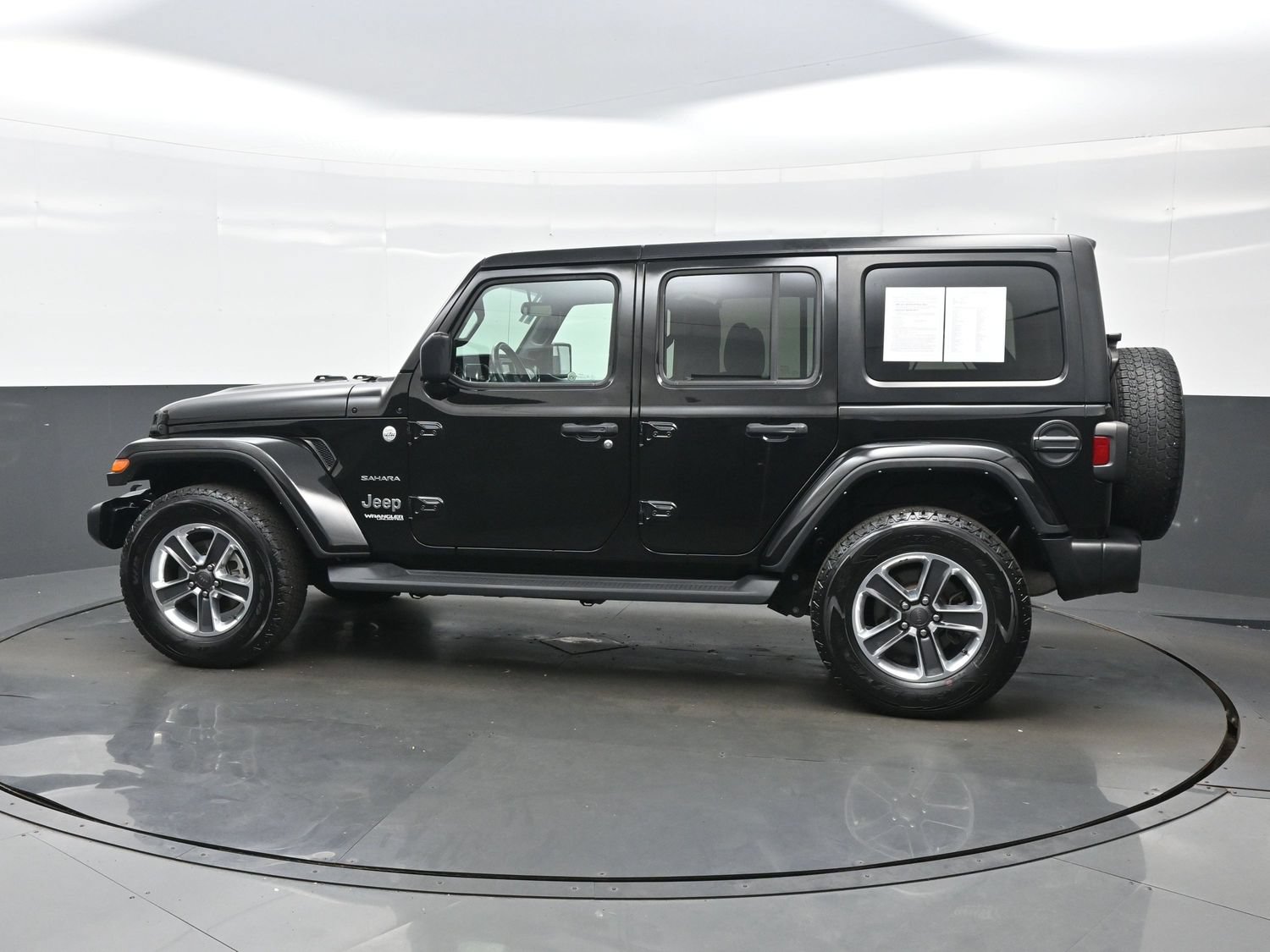 Used 2021 Jeep Wrangler Unlimited Sahara w/ Cold Weather Group AWD/4WD image 4