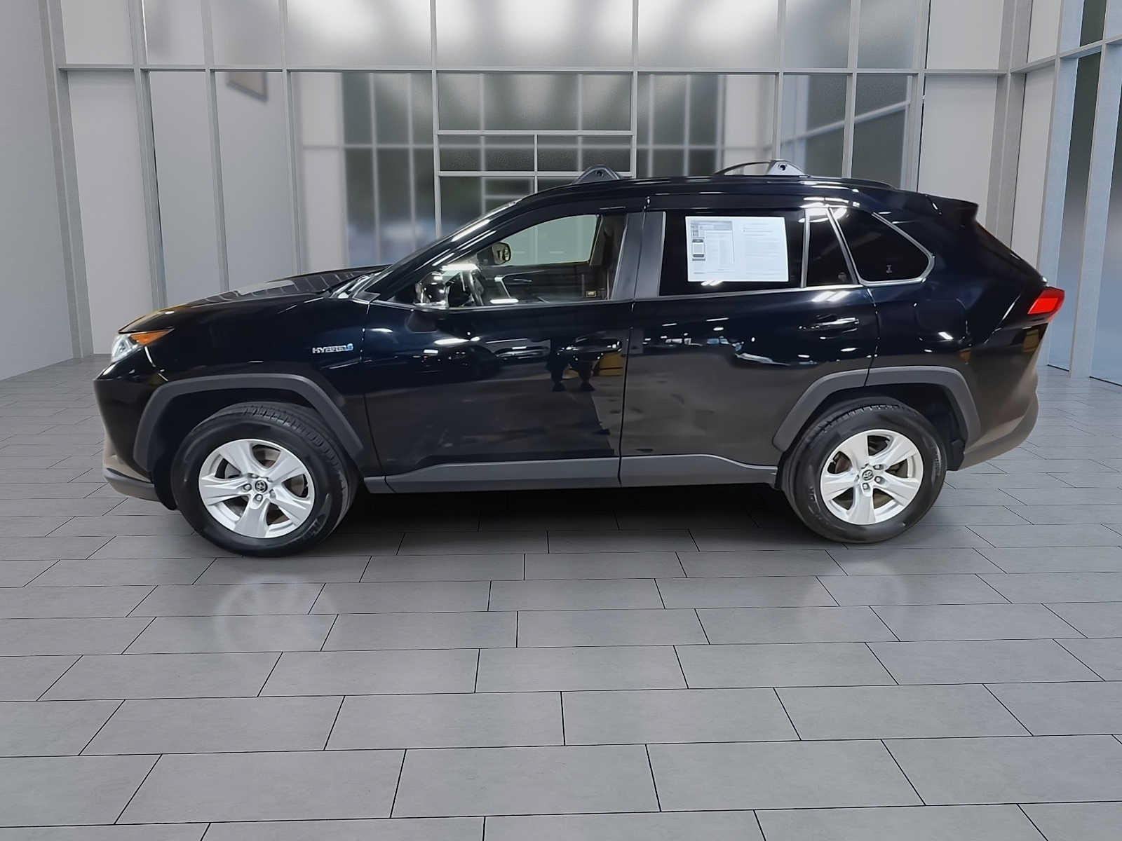 Used 2019 Toyota RAV4 XLE AWD/4WD image 5