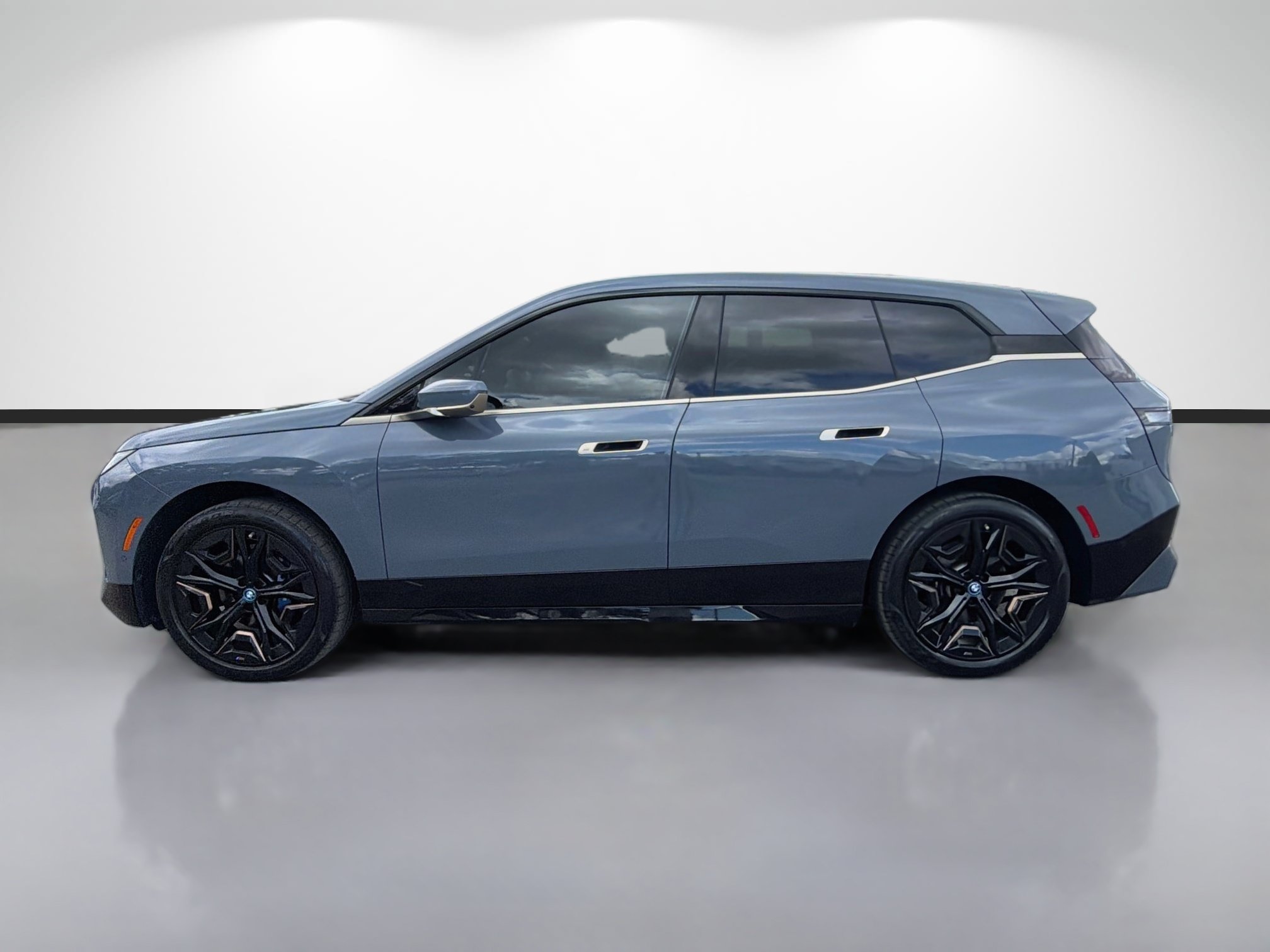 Used 2024 BMW iX M60 AWD/4WD image 6