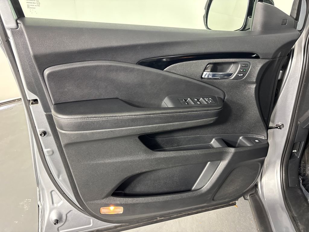 Used 2017 Honda Ridgeline RTL-E image 11