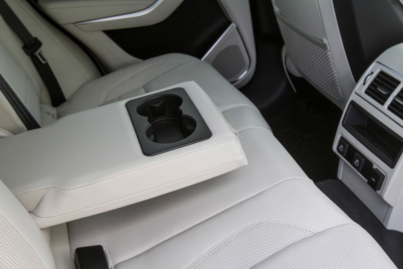 New 2025 Jaguar F-PACE R-Dynamic S image 17