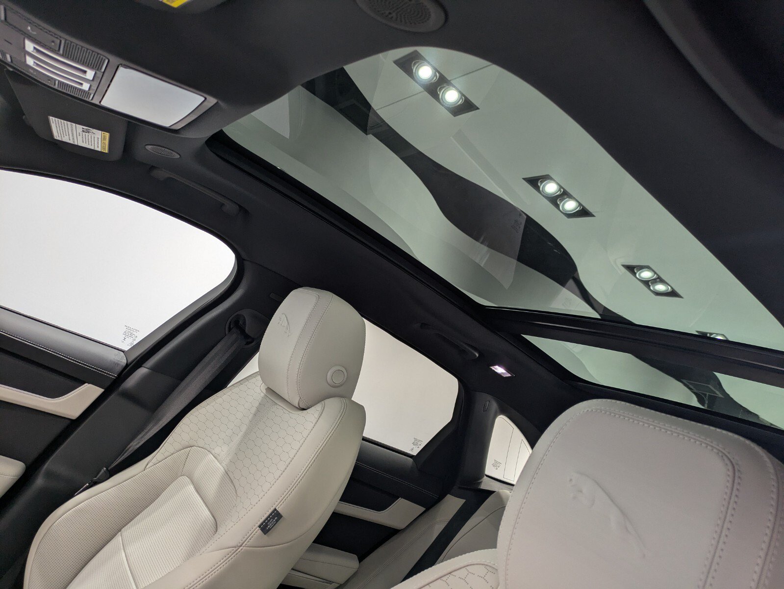 New 2026 Jaguar F-PACE R-Dynamic S AWD/4WD image 9