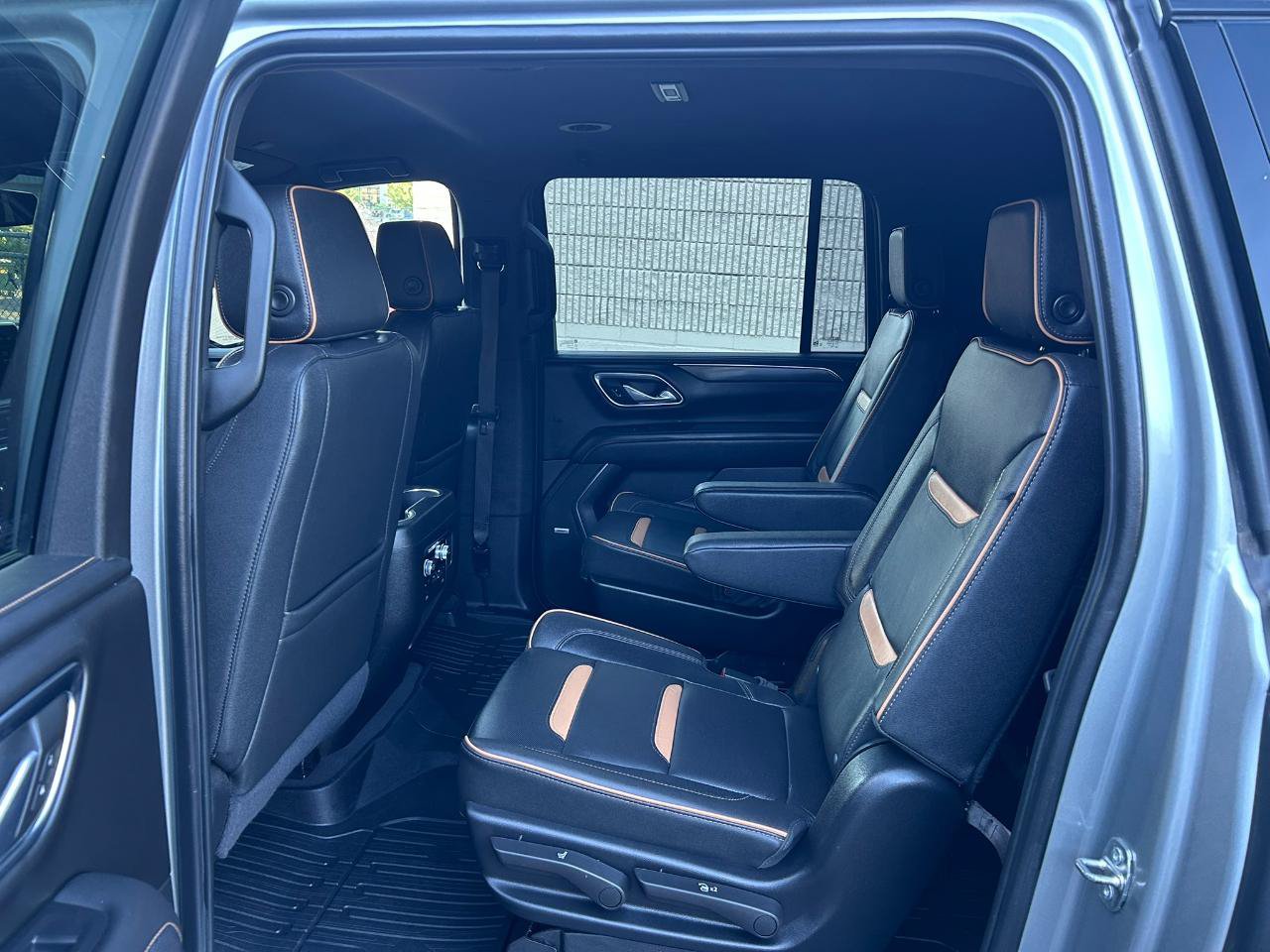 Used 2024 GMC Yukon XL AT4 w/ Technology Package AWD/4WD image 13