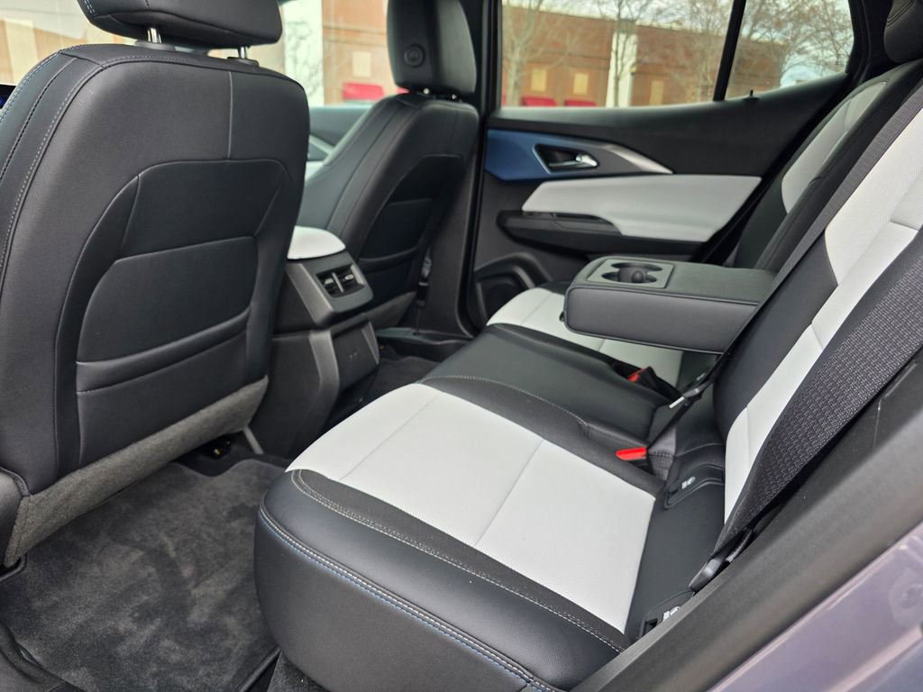 Certified 2025 Chevrolet Equinox EV LT image 28