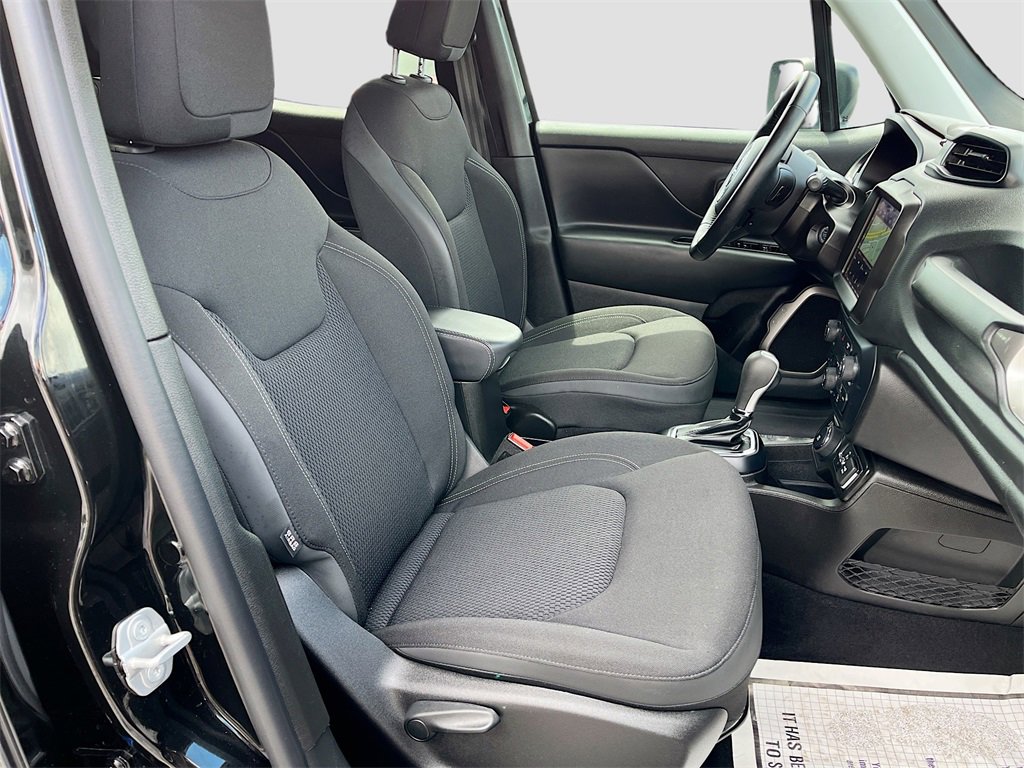 Used 2023 Jeep Renegade Latitude w/ Premium Group image 26