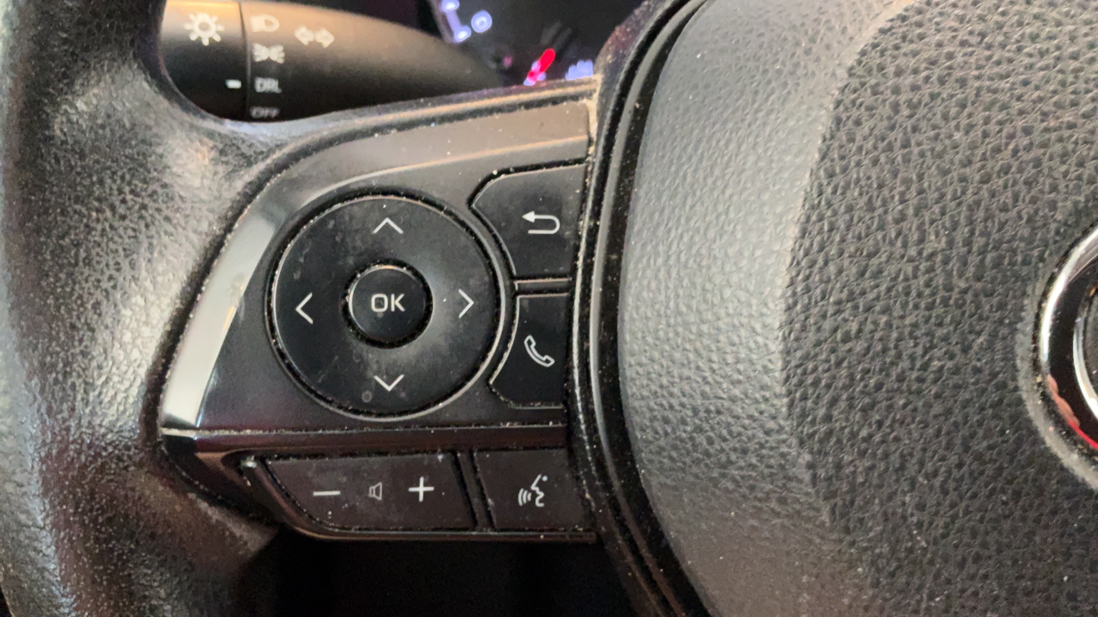 Used 2022 Toyota RAV4 LE AWD/4WD image 11