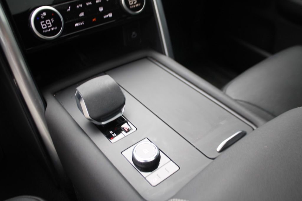 Certified 2024 Land Rover Discovery Dynamic SE image 22