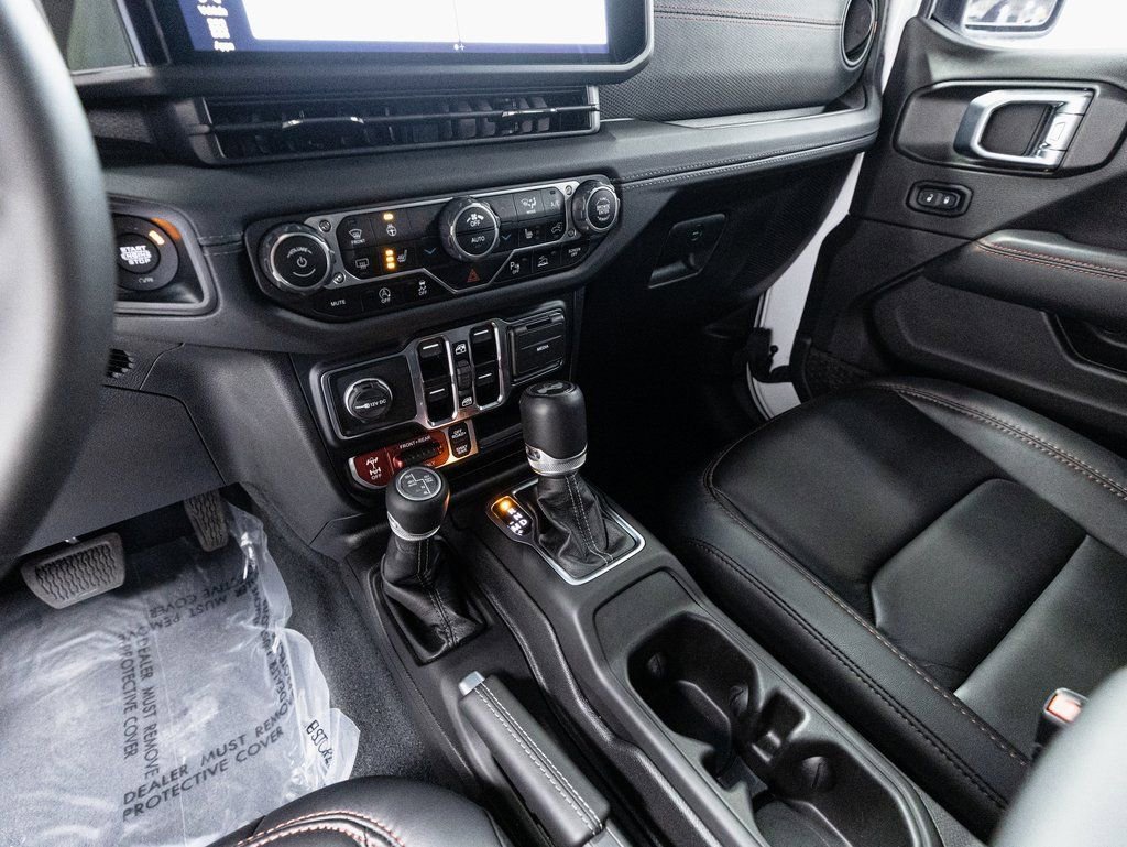 Used 2024 Jeep Wrangler Unlimited Rubicon image 14