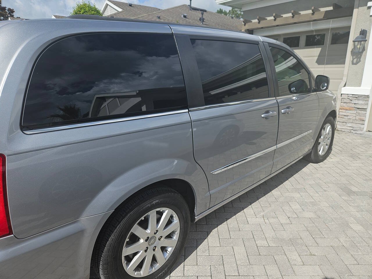 Used 2016 Chrysler Town & Country Touring FWD image 14