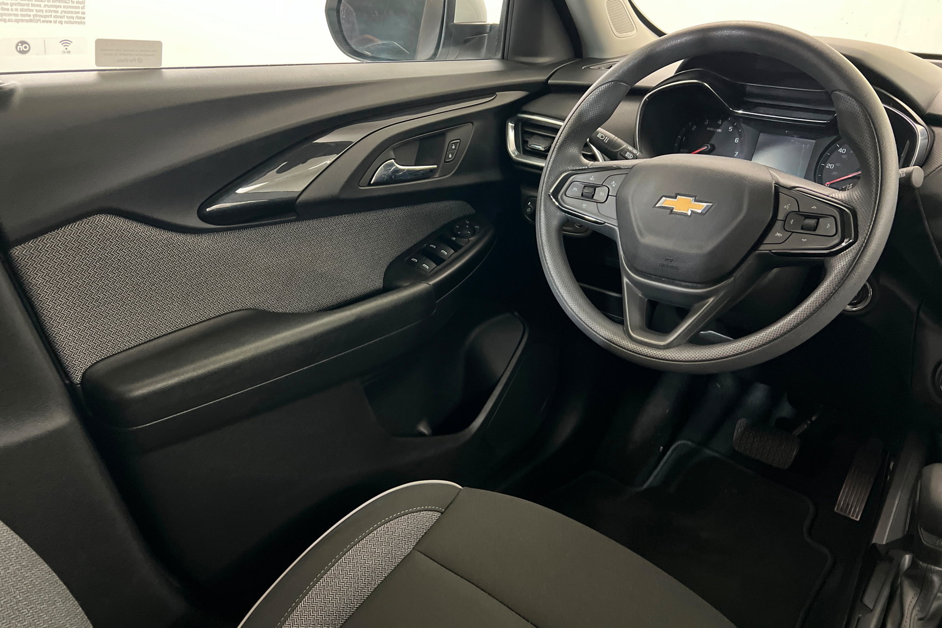 Used 2023 Chevrolet TrailBlazer LT FWD image 12
