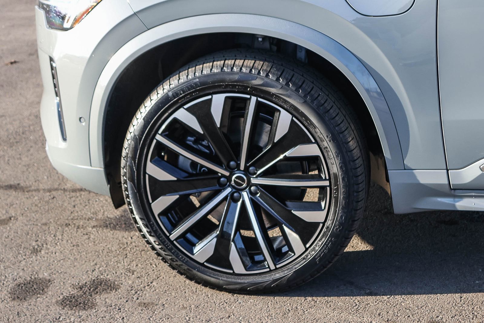 New 2026 Volvo XC90 T8 Plus w/ Protection Package Premier AWD/4WD image 9