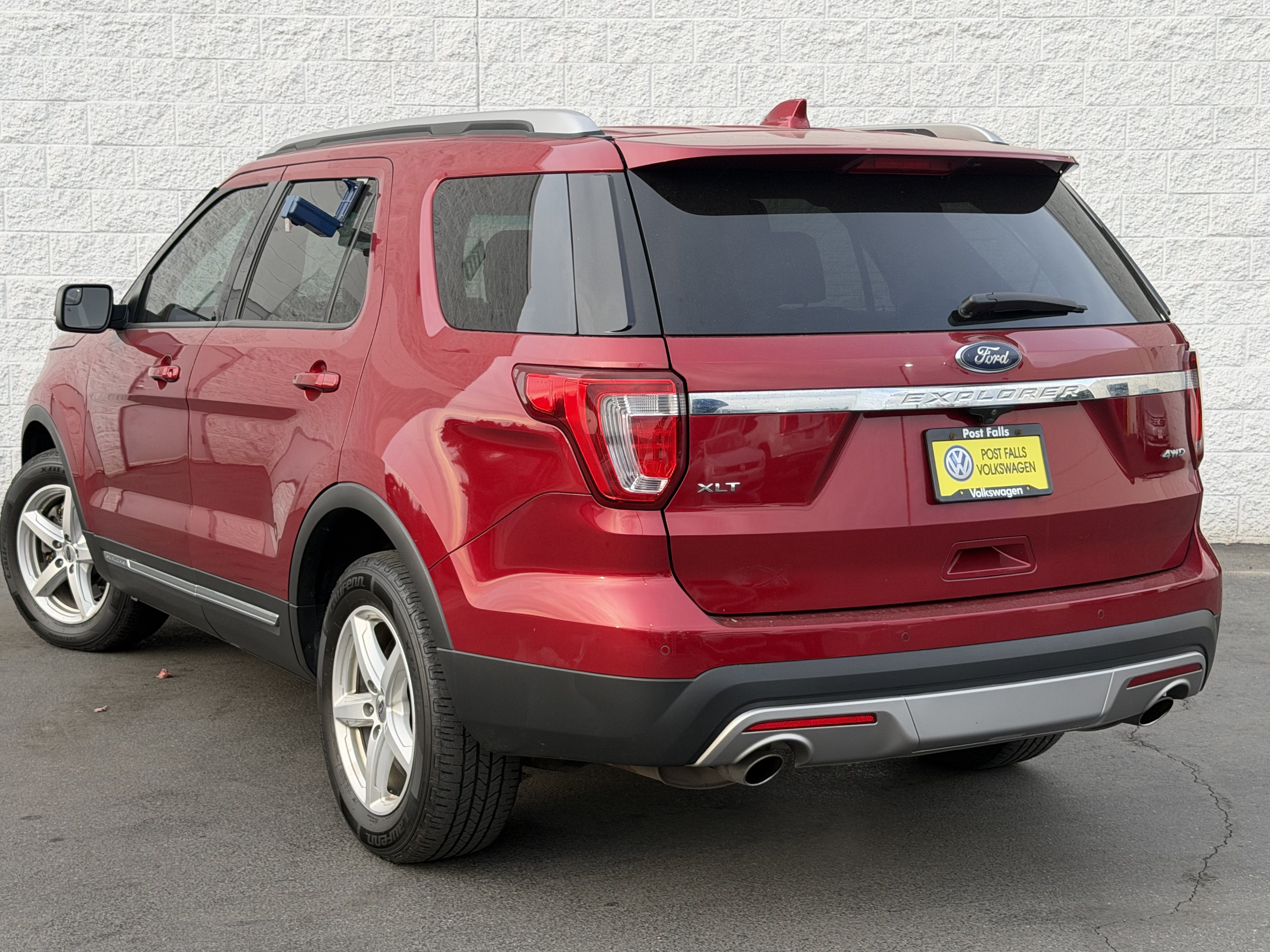 Used 2016 Ford Explorer XLT w/ Equipment Group 202A AWD/4WD image 5