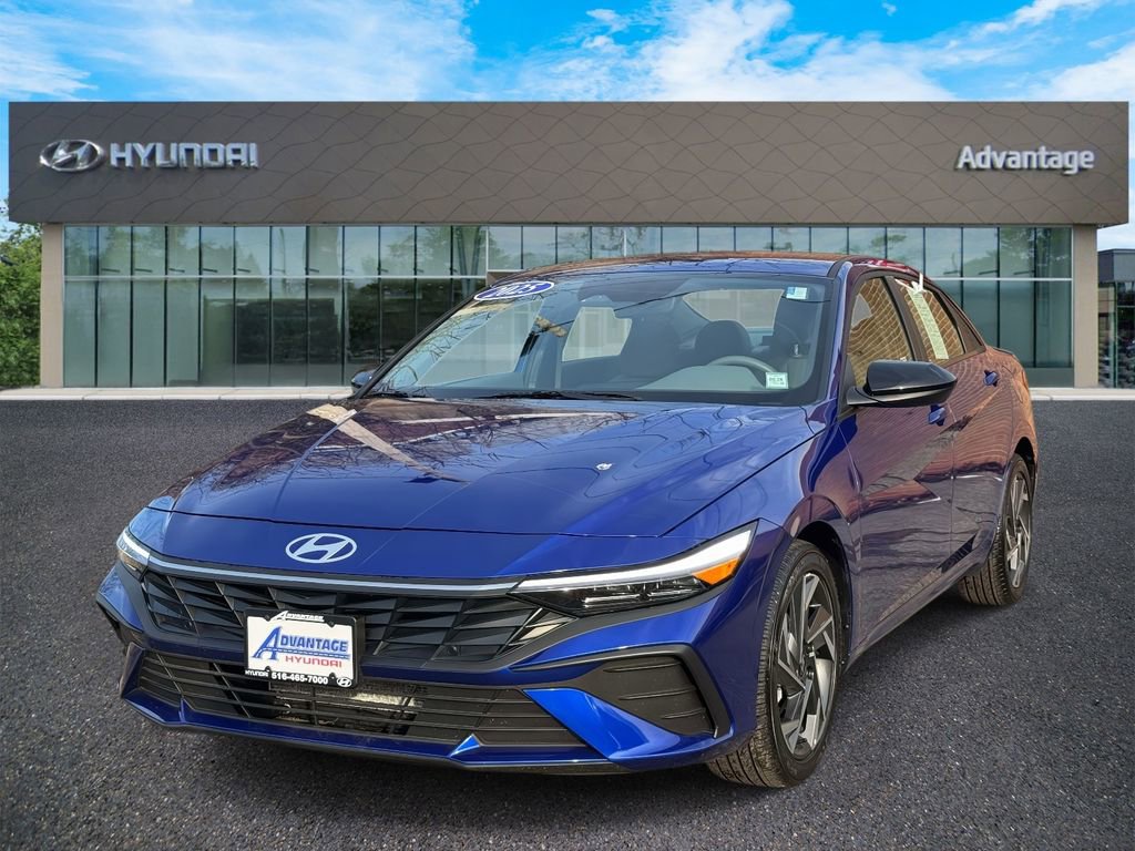 Certified 2025 Hyundai Elantra Sport image 4