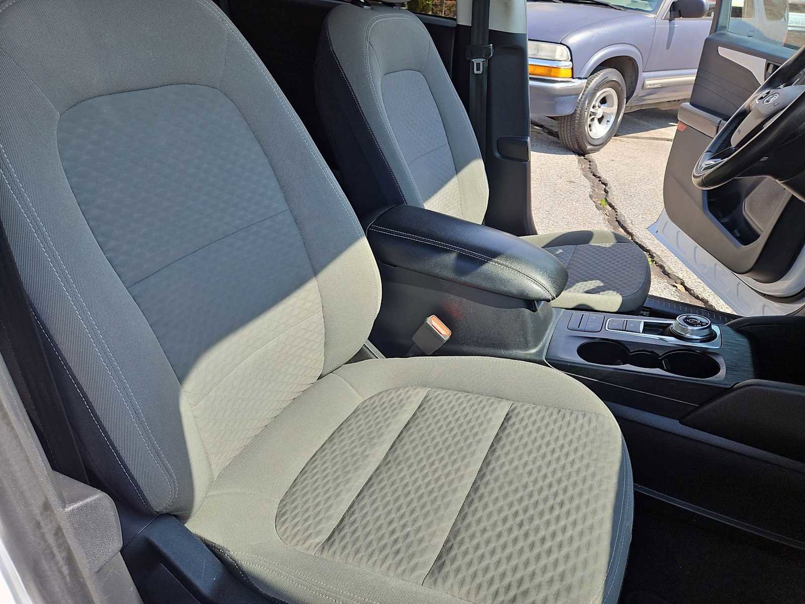 Used 2022 Ford Escape SE w/ Convenience Package image 23