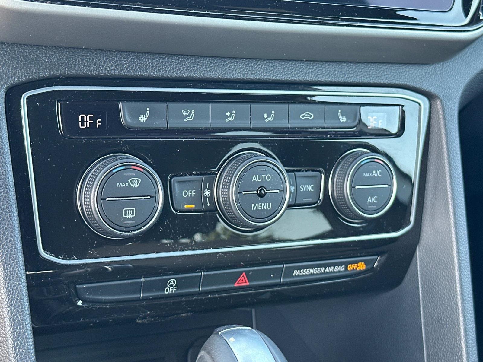 Certified 2022 Volkswagen Atlas Cross Sport SE image 11