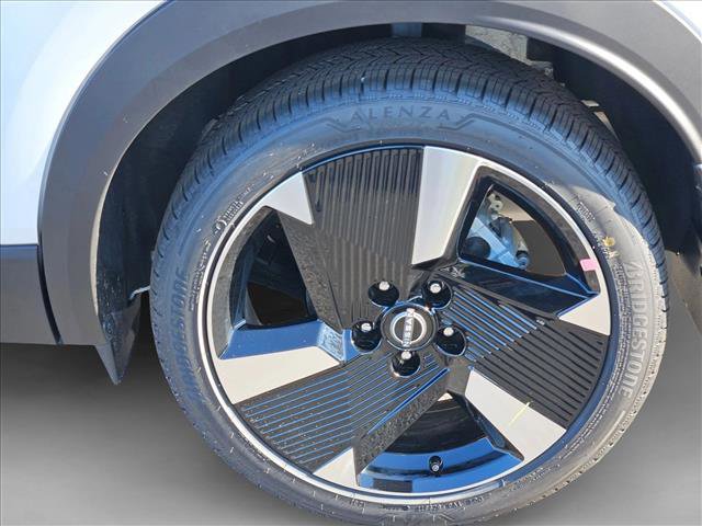 New 2026 Nissan Kicks SR image 10