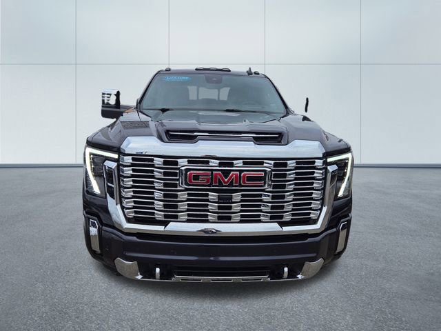 Used 2024 GMC Sierra 3500 Denali w/ Technology Package image 2