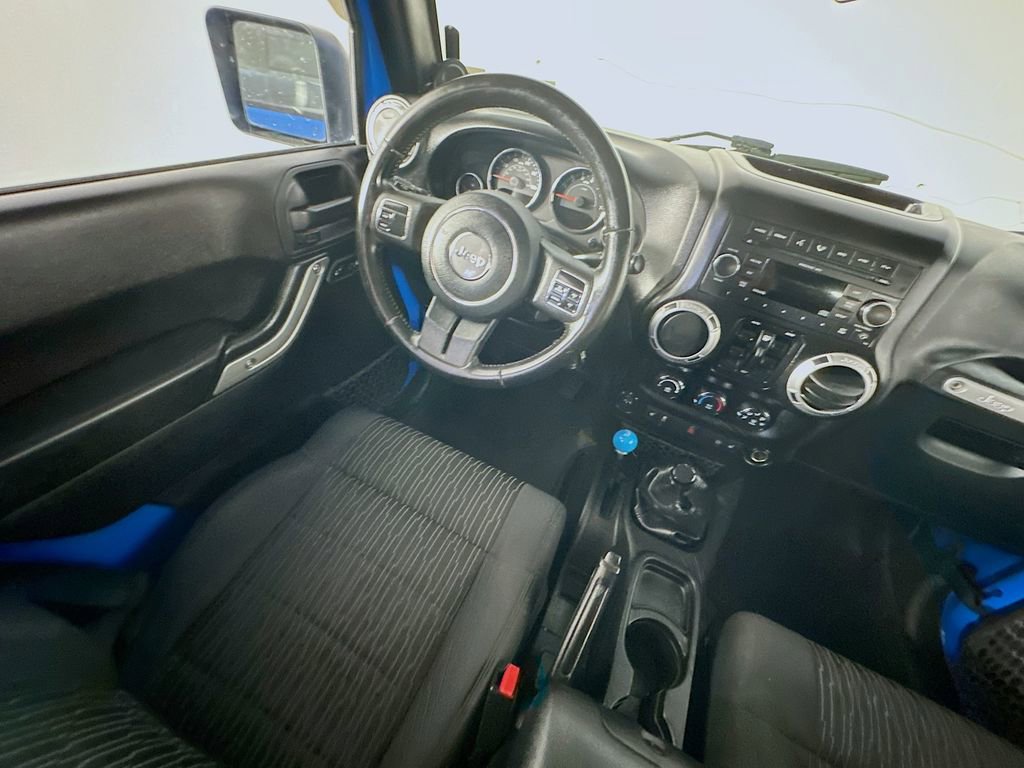 Used 2011 Jeep Wrangler Unlimited Sahara w/ Dual Top Group AWD/4WD image 9