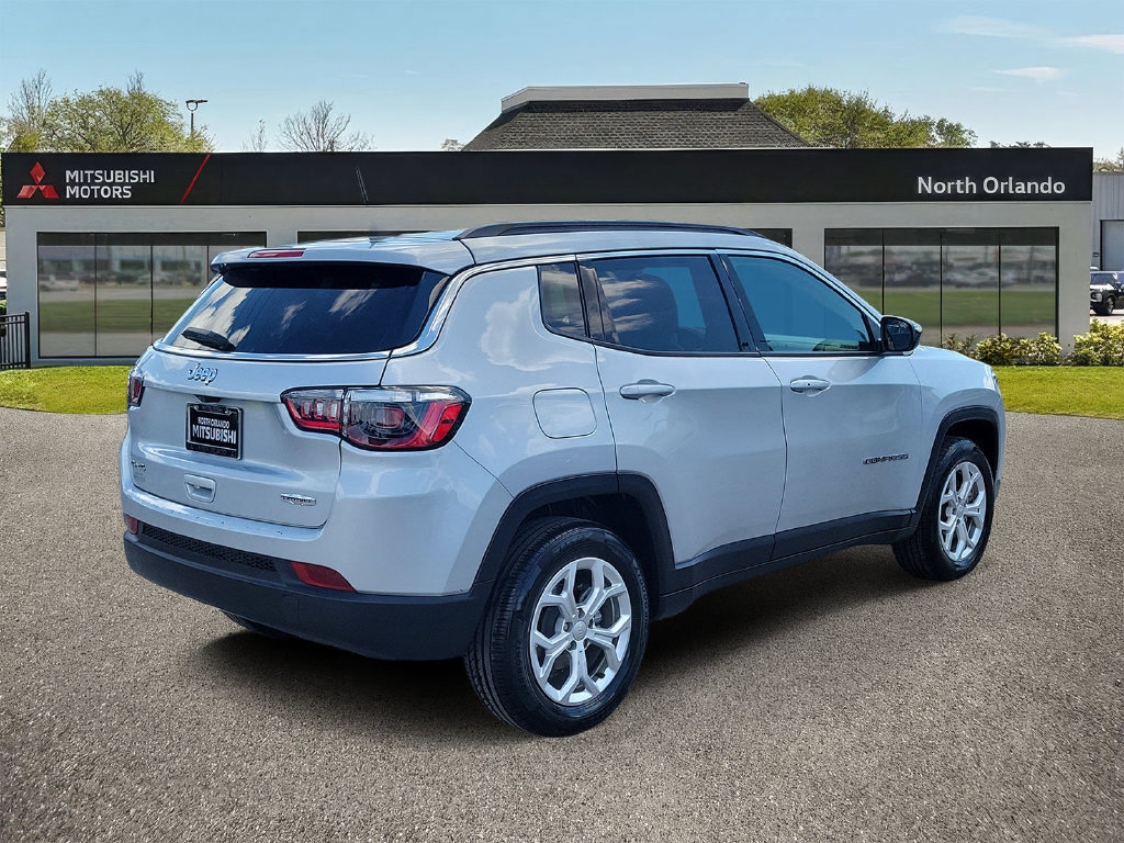 Used 2024 Jeep Compass Latitude AWD/4WD image 4