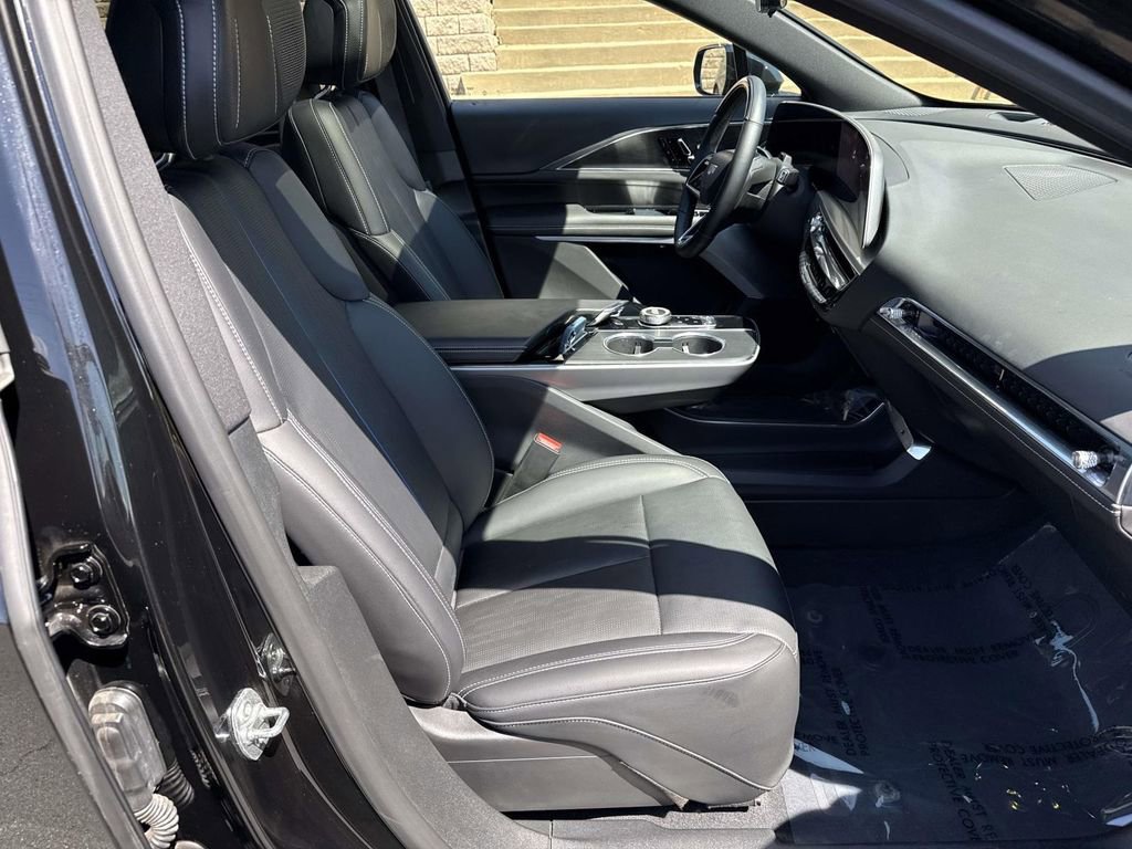 Certified 2025 Cadillac Lyriq Sport w/ LPO, Floor Liner Package AWD/4WD image 7