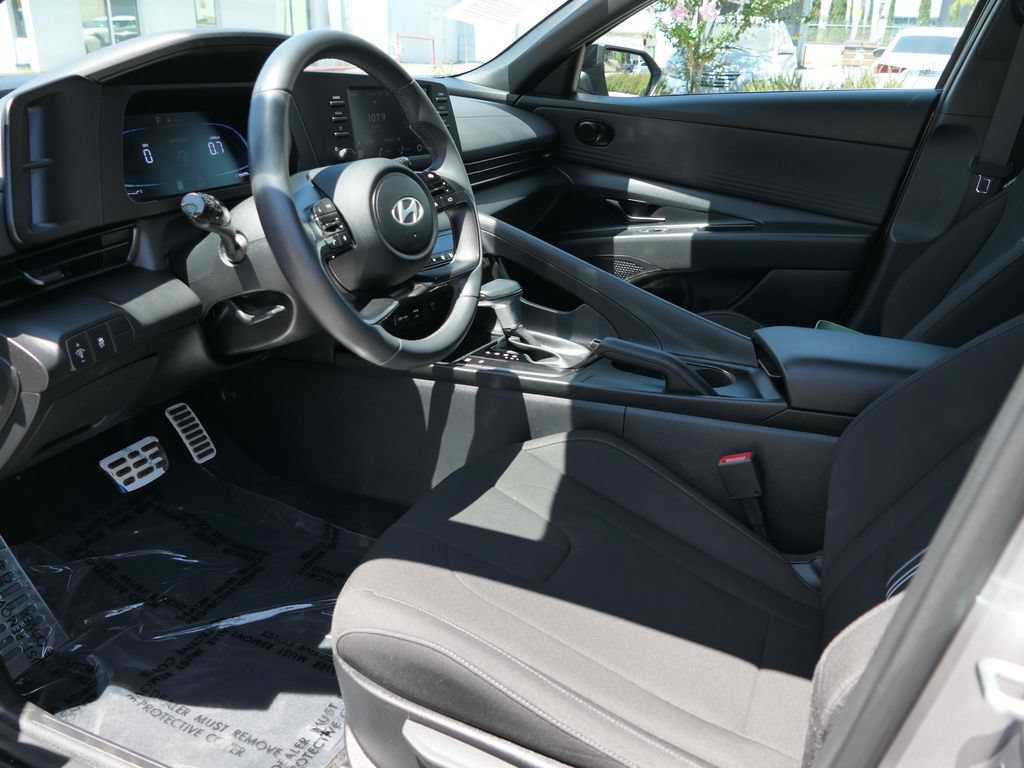 Certified 2025 Hyundai Elantra Sport FWD image 12