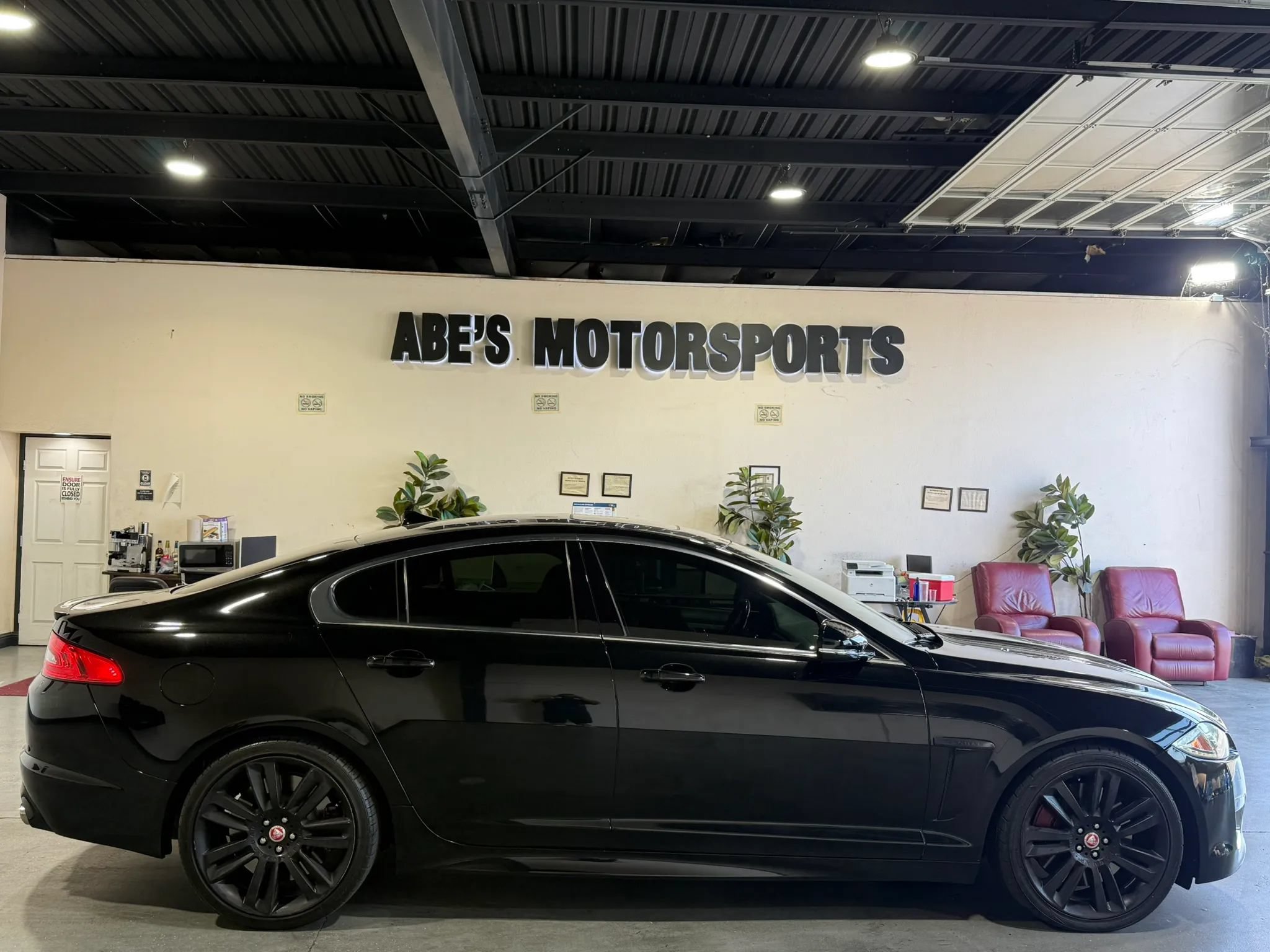 Used 2014 Jaguar XF R RWD image 7