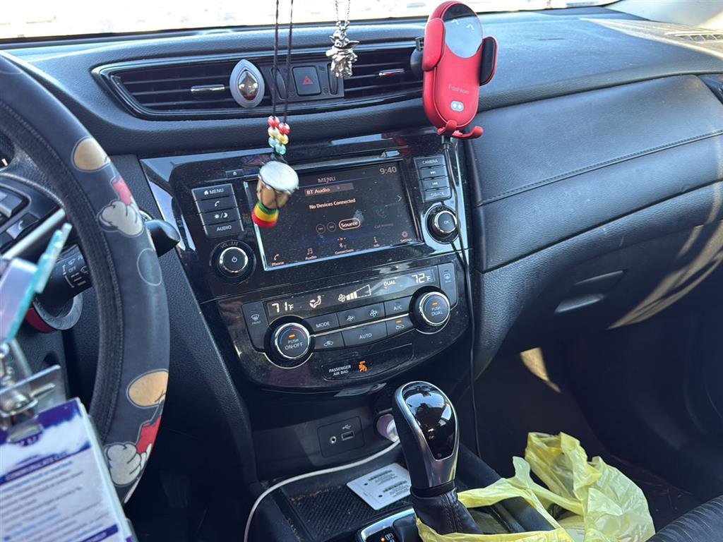 Used 2020 Nissan Rogue SV image 17