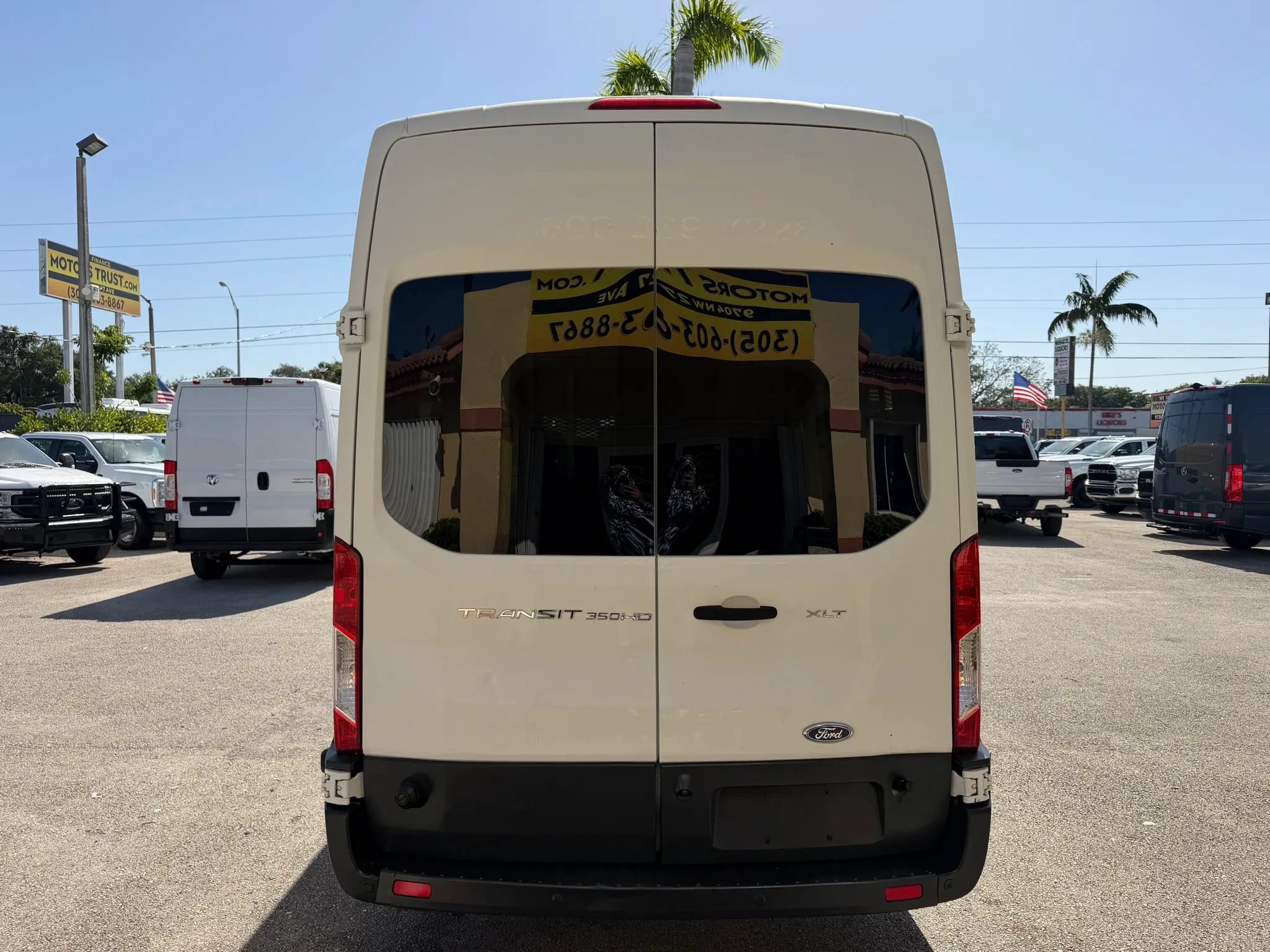Used 2017 Ford Transit 350 XLT RWD image 7