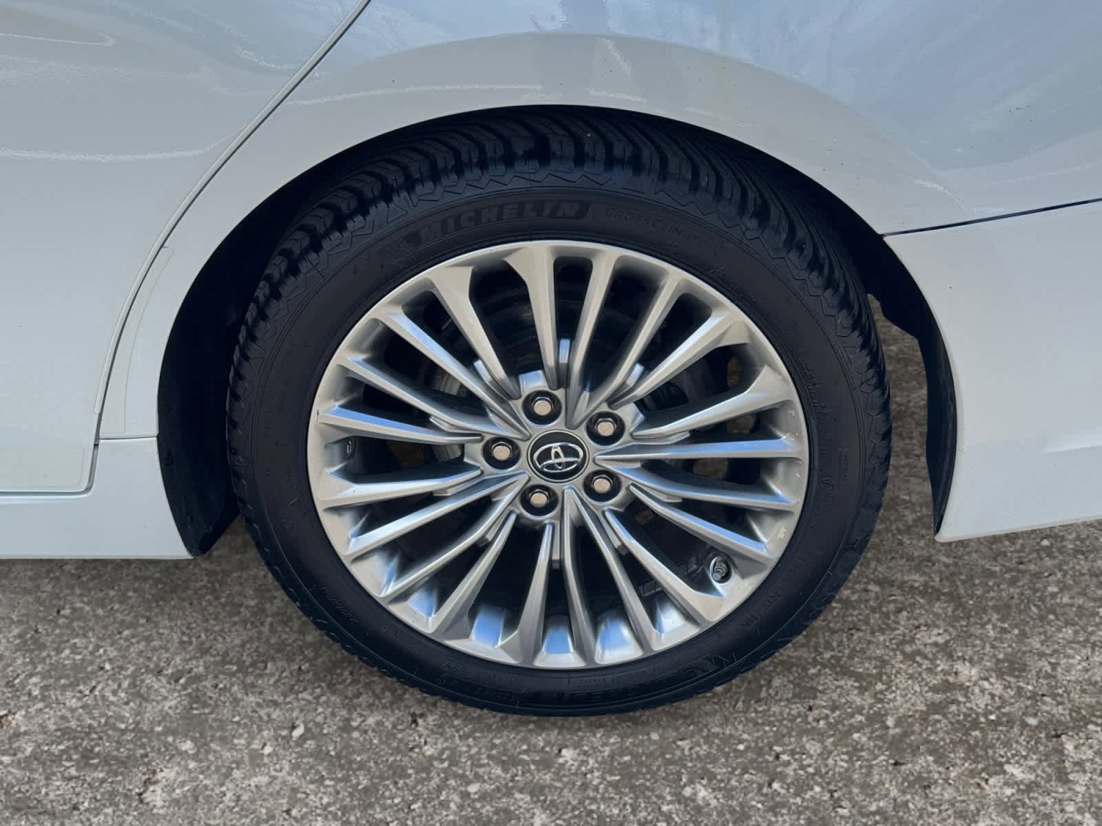 Used 2019 Toyota Avalon Limited w/ Advanced Safety Package image 13