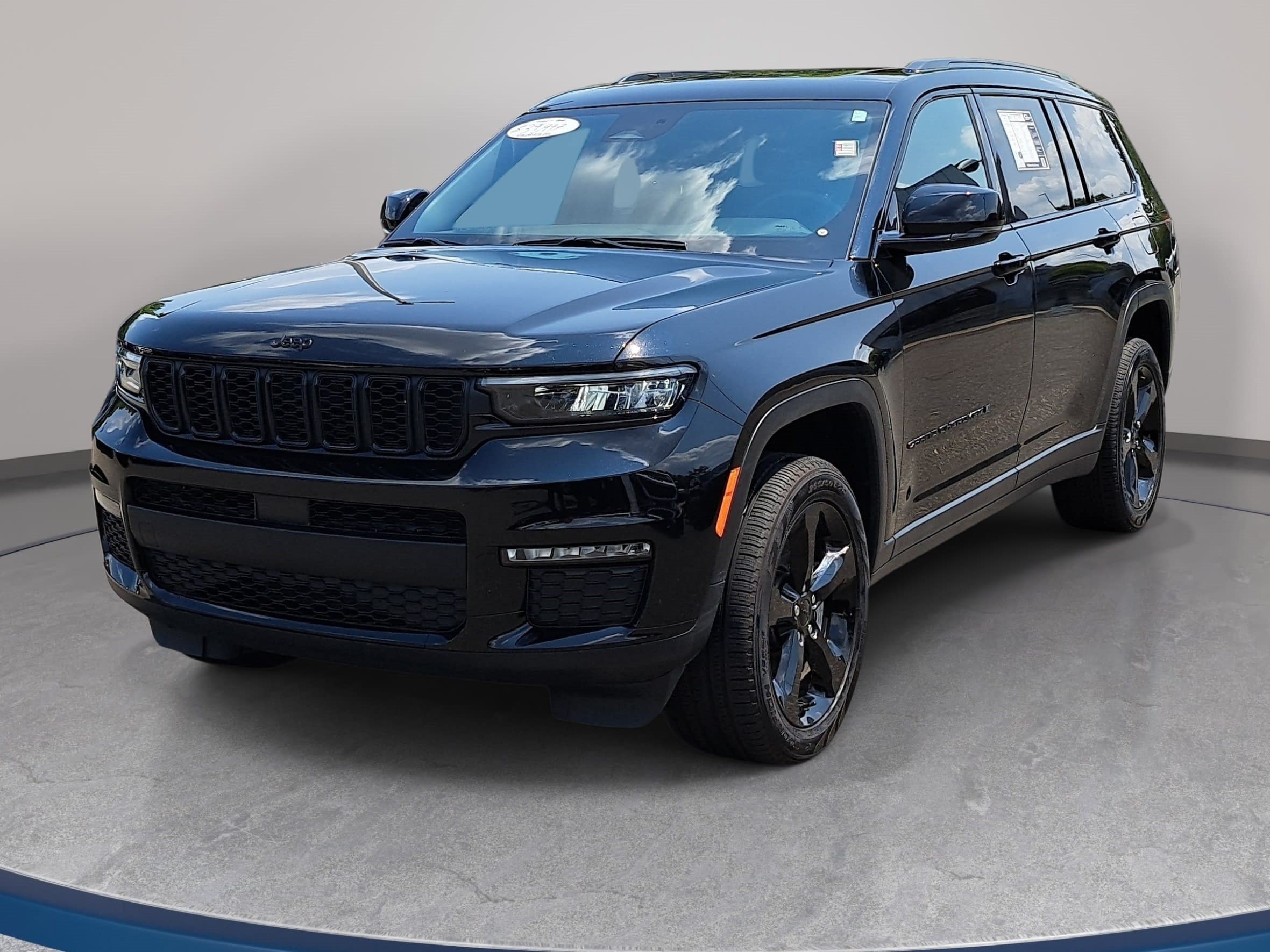 Used 2025 Jeep Grand Cherokee L Limited w/ Black Appearance Package AWD/4WD image 1