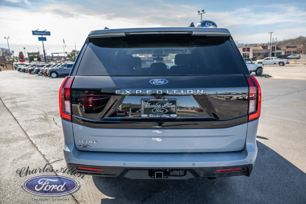 Used 2025 Ford Expedition Active AWD/4WD image 6
