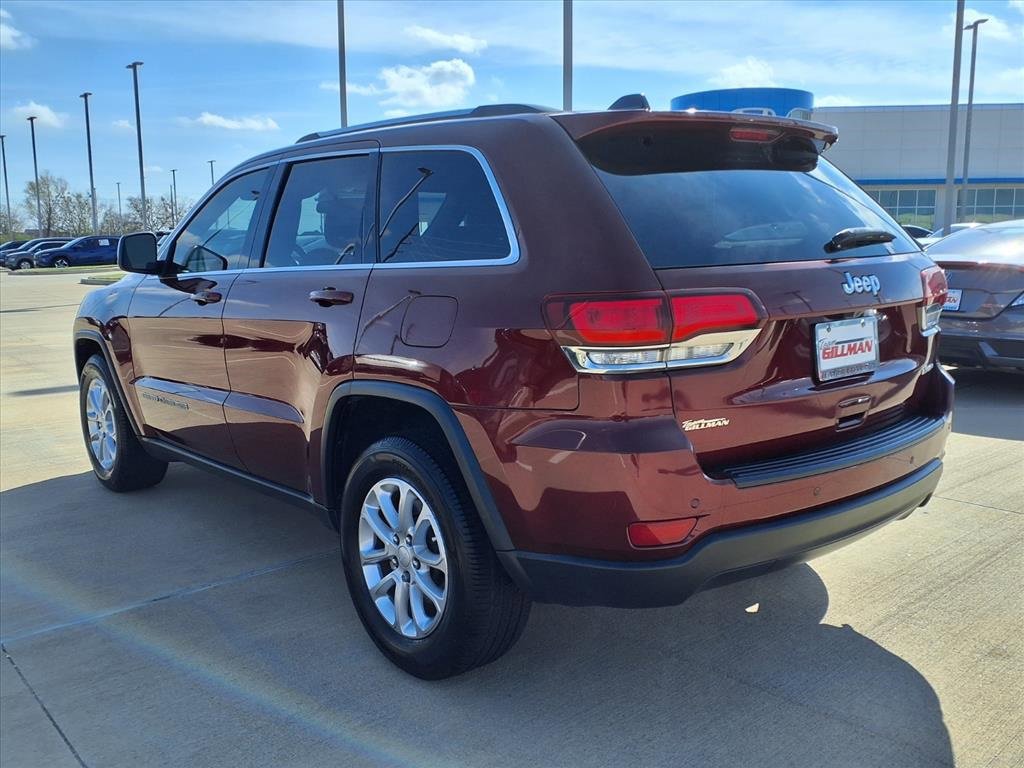 Used 2021 Jeep Grand Cherokee Laredo image 2