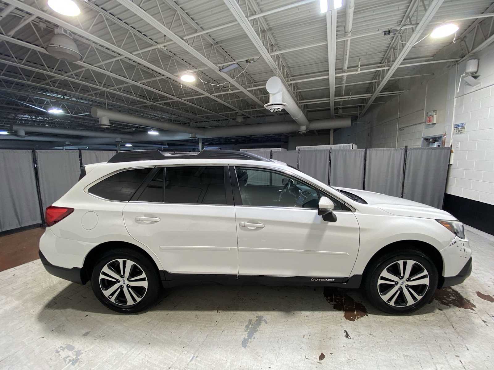 Used 2018 Subaru Outback 3.6R Limited image 27