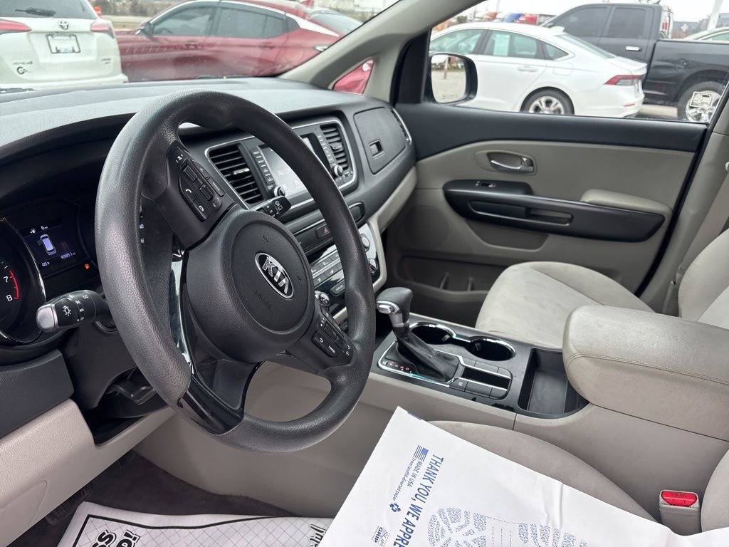 Used 2021 Kia Sedona LX image 32