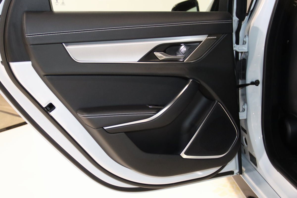Used 2021 Jaguar XF R-Dynamic SE image 52