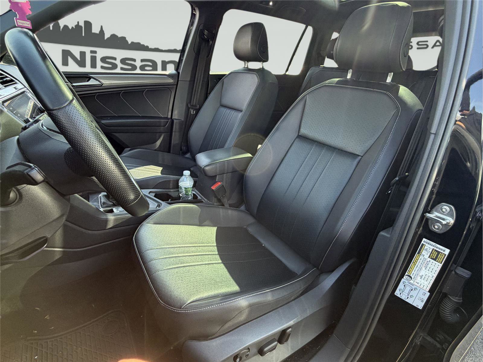 Used 2022 Volkswagen Tiguan SE R-Line image 10