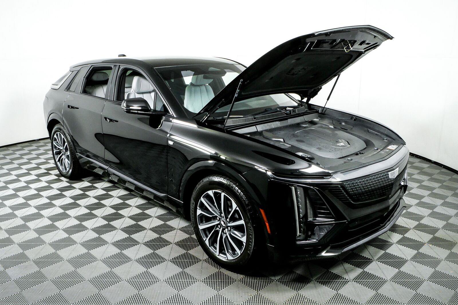Certified 2024 Cadillac Lyriq Sport RWD image 34
