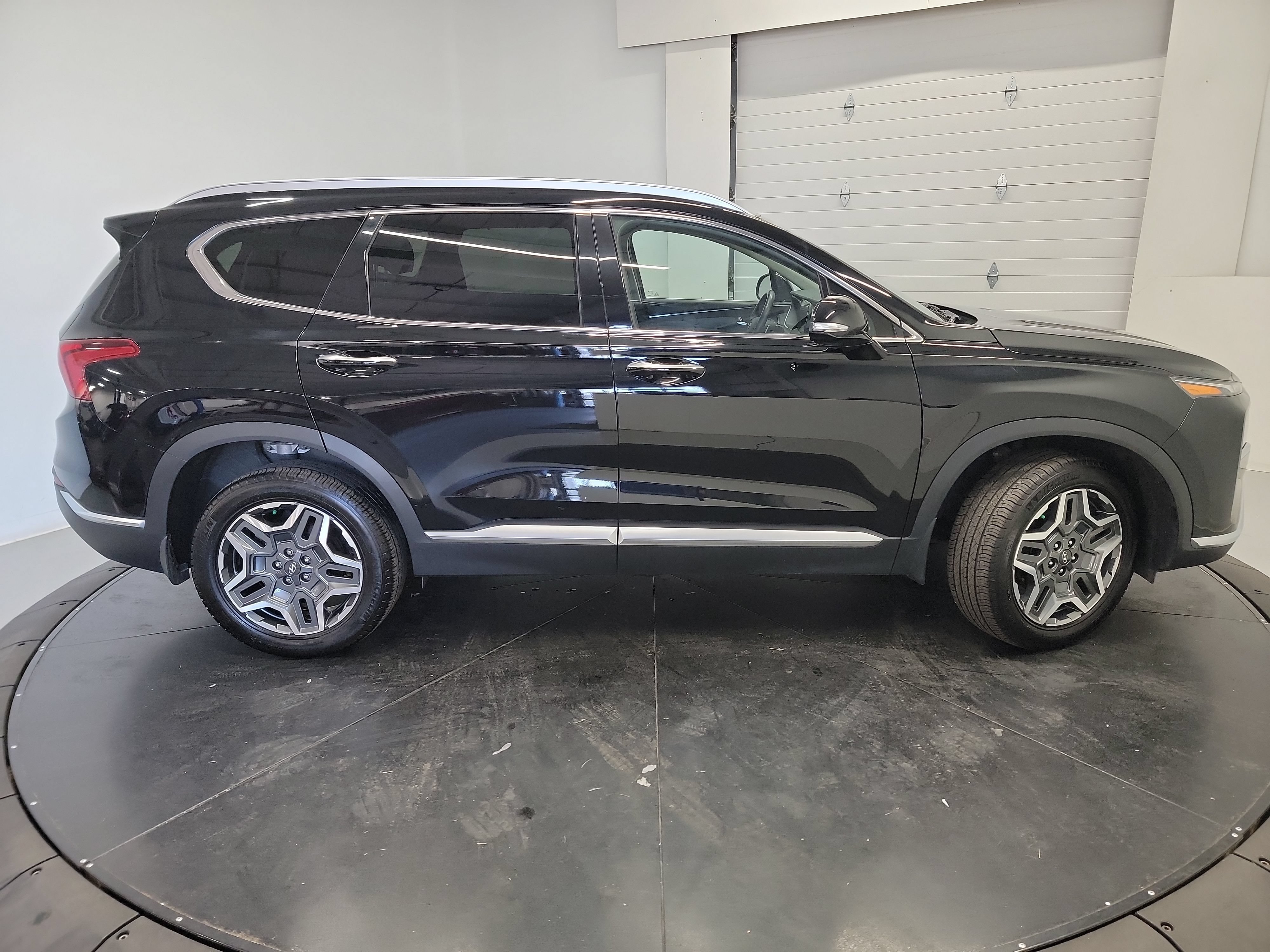 Used 2022 Hyundai Santa Fe SEL Premium w/ Cargo Package AWD/4WD image 11