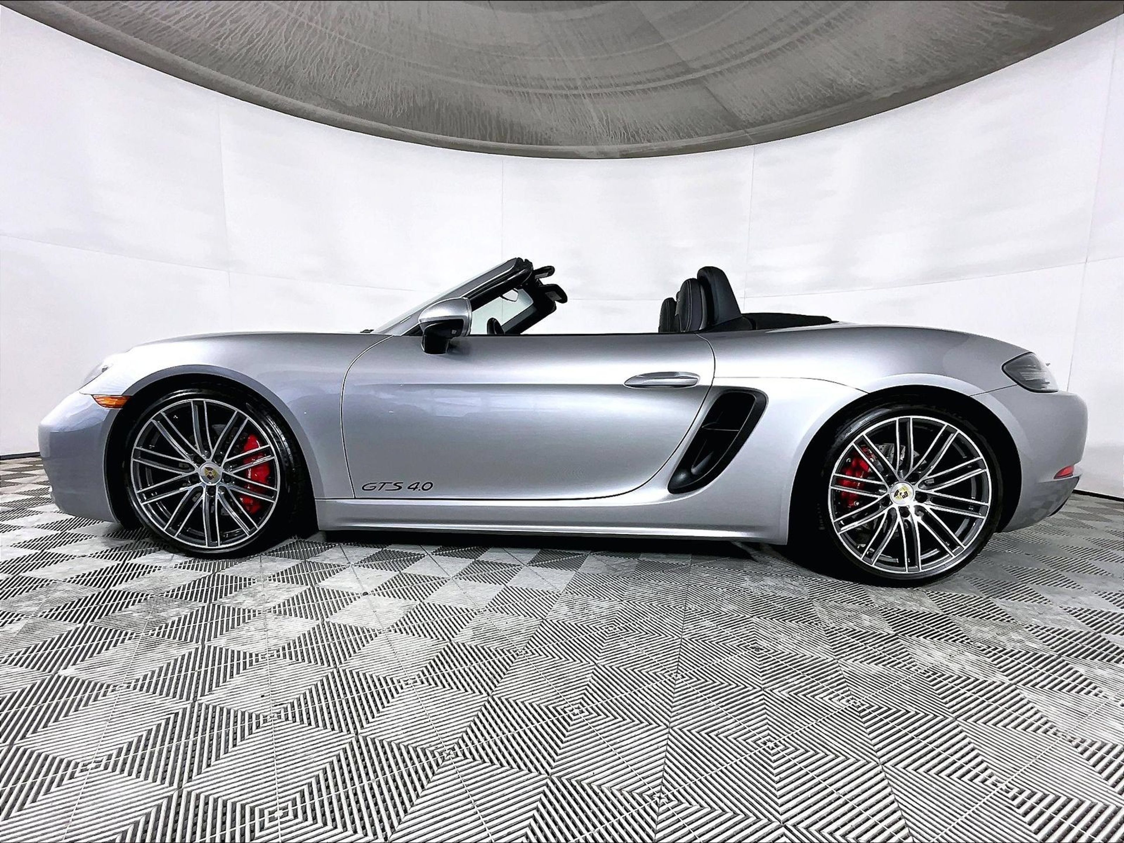Used 2025 Porsche 718 Boxster GTS RWD image 2